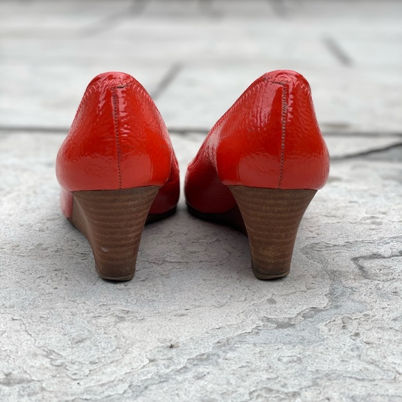 Tory Burch wedge peep toe pump - Picture 3 of 5